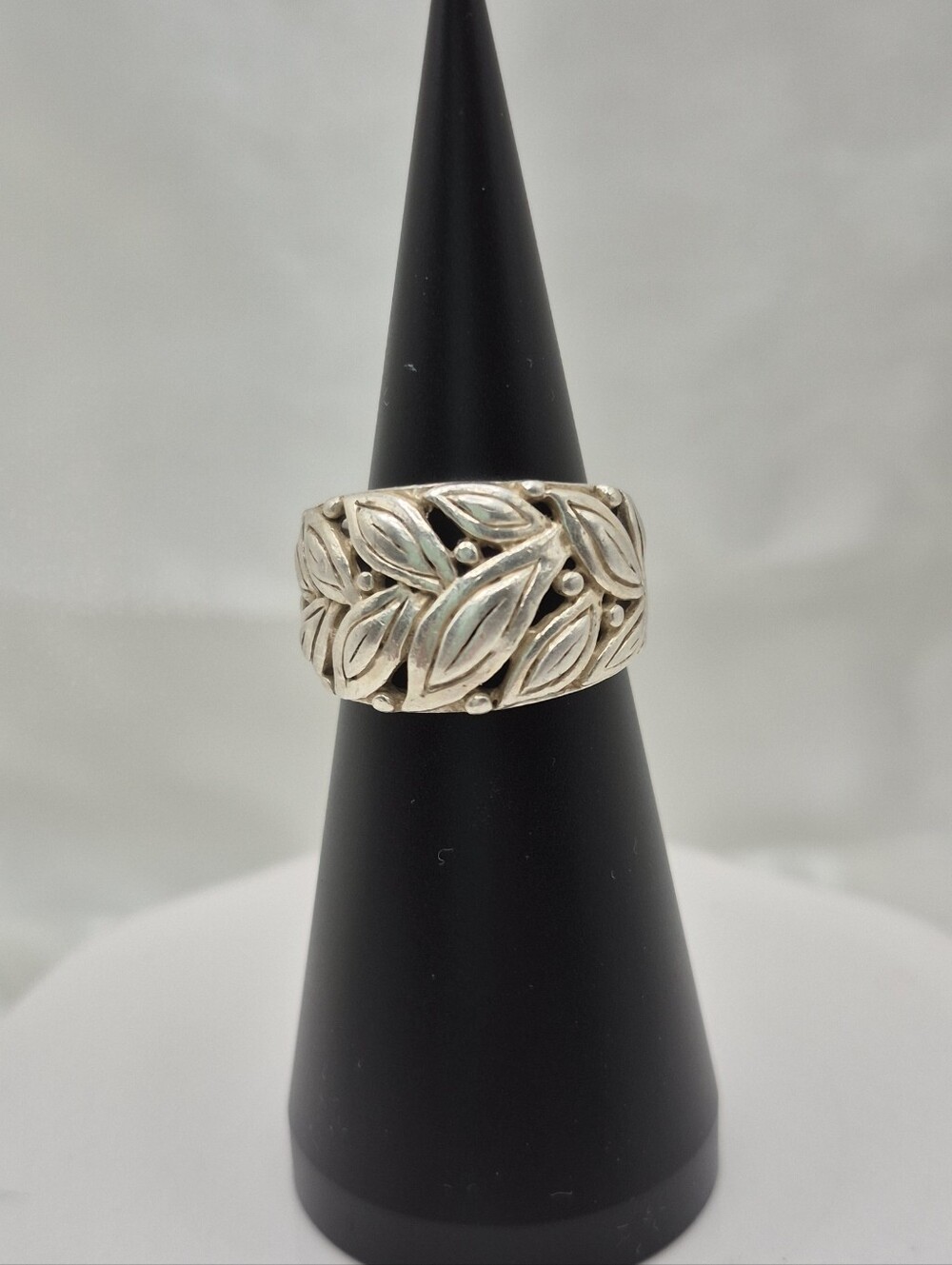 925 Sterling Silver Leaf Band Ring Foliate  Design Size 7 Openwork Thailand